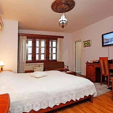 Family Hotel Varosha 2003 Łowecz Zewnętrze zdjęcie