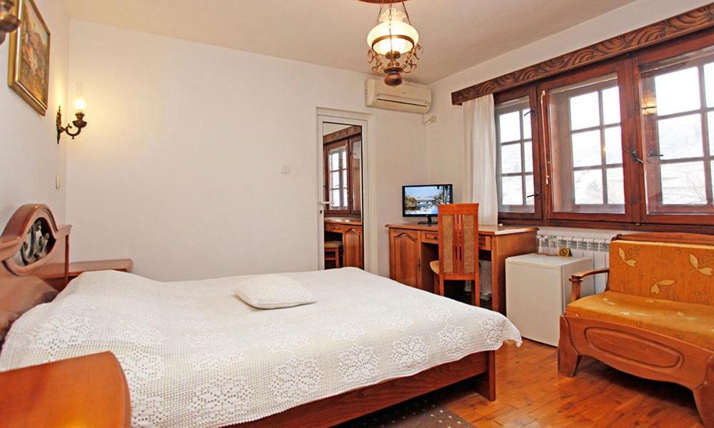 Family Hotel Varosha 2003 Łowecz Zewnętrze zdjęcie