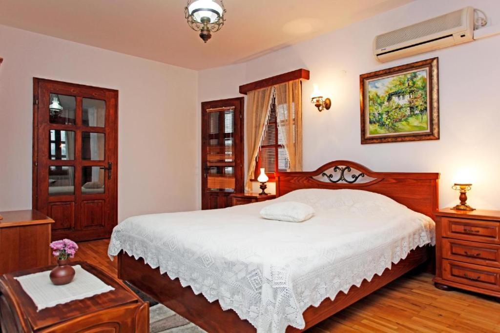 Family Hotel Varosha 2003 Łowecz Zewnętrze zdjęcie