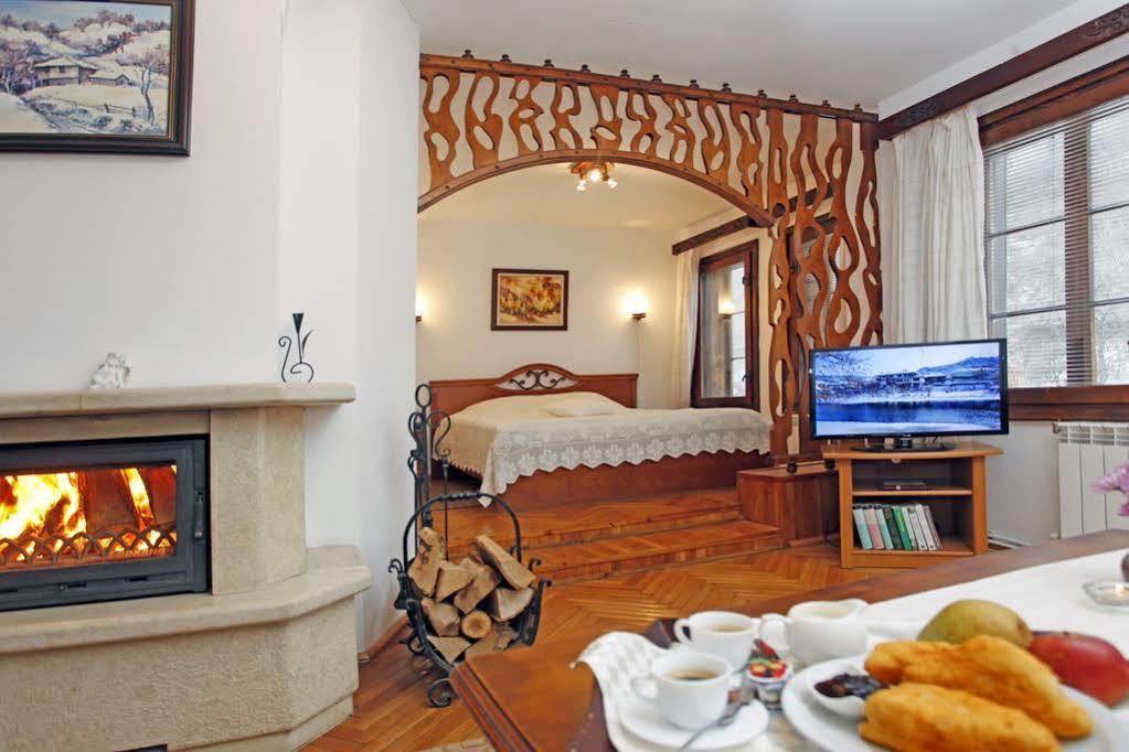 Family Hotel Varosha 2003 Łowecz Zewnętrze zdjęcie